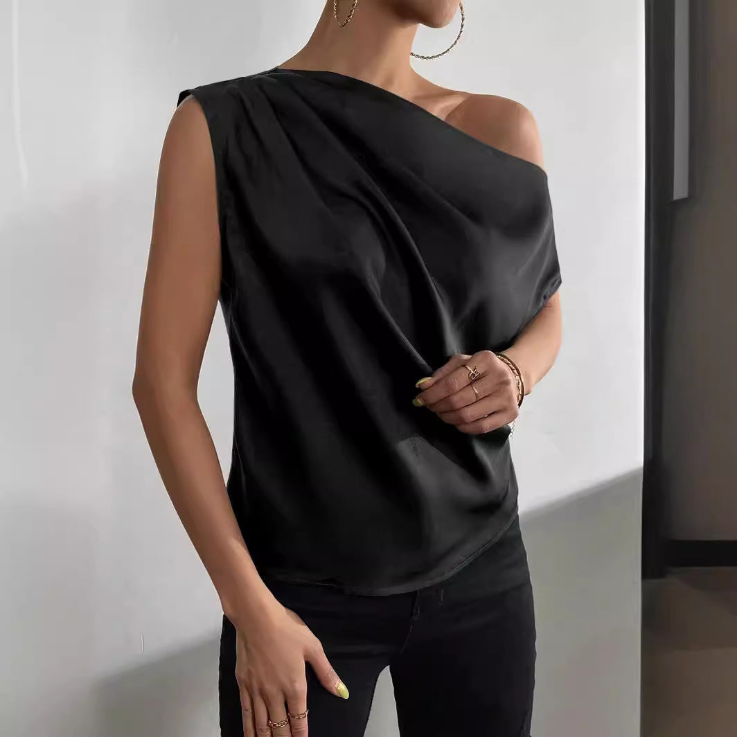 Asymmetrisches Damentop mit Drapierungen und elegantem Schnitt, Größe