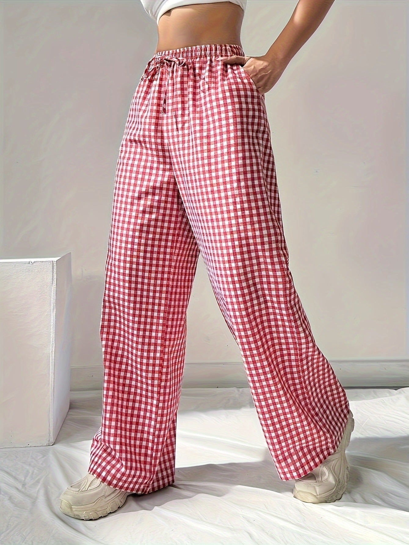 Women's wide-leg checked trousers with elasticated waistband and chic cut, size [size]