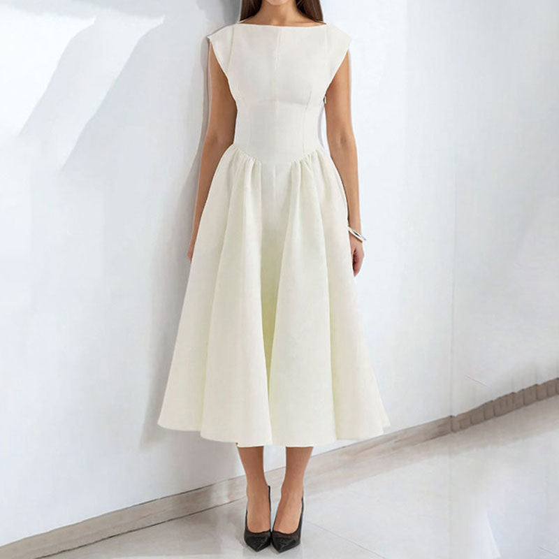 Women's evening dress with an elegant cut and flowing skirt, size