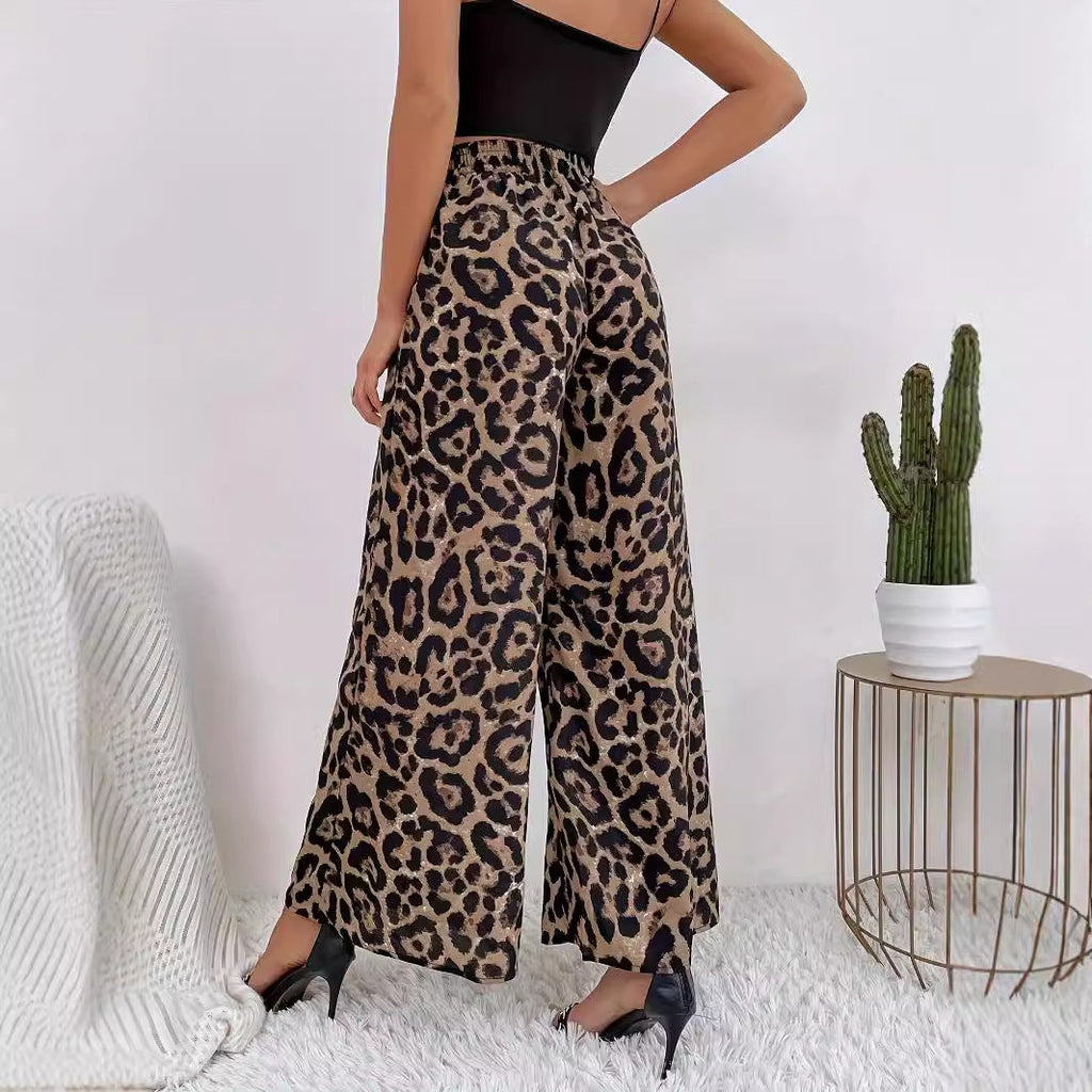 Damenhose mit weitem Bein im Leopardenmuster aus fließendem Material mit elastischem Bund, Größe S