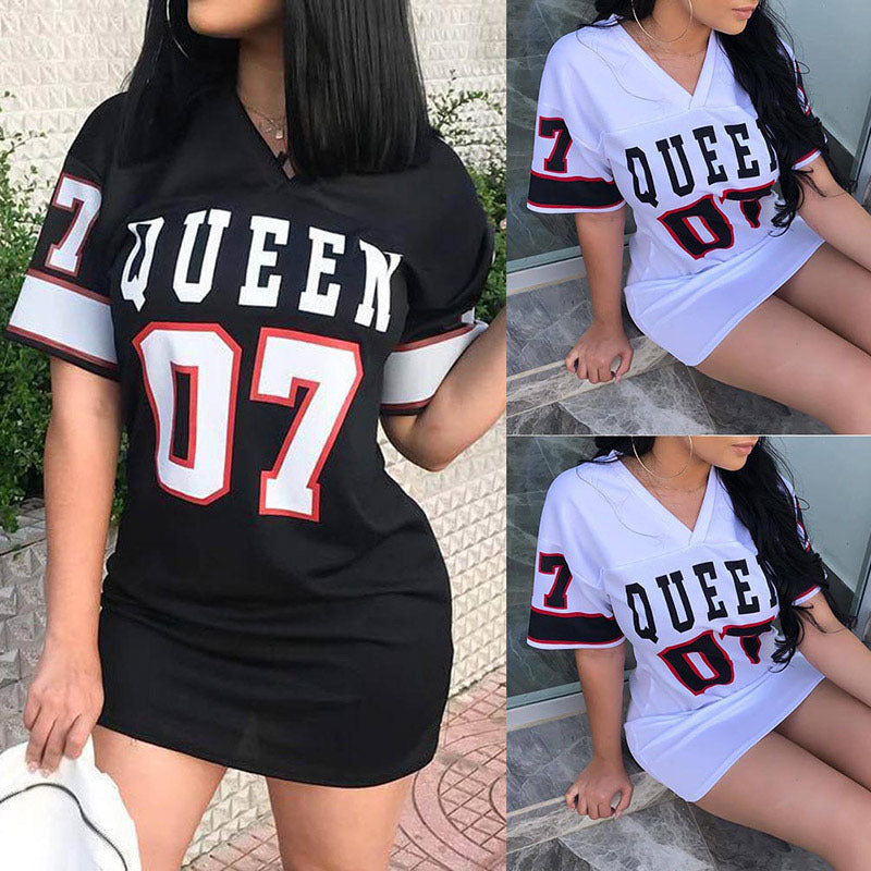 Women's sporty oversized T-shirt with V-neck and print details, size