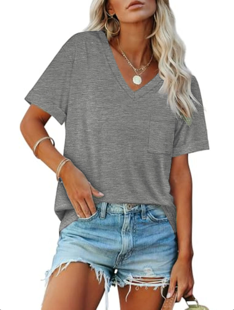 Women's V-neck T-shirt with pockets and a relaxed fit, size