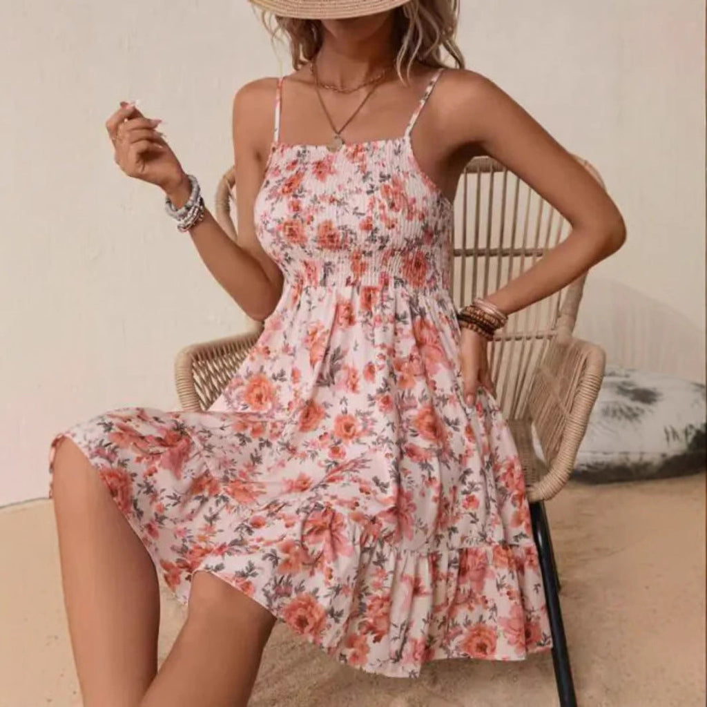 Geblümtes Damenkleid mit gesmoktem Oberteil und gerafftem Rock, Größe