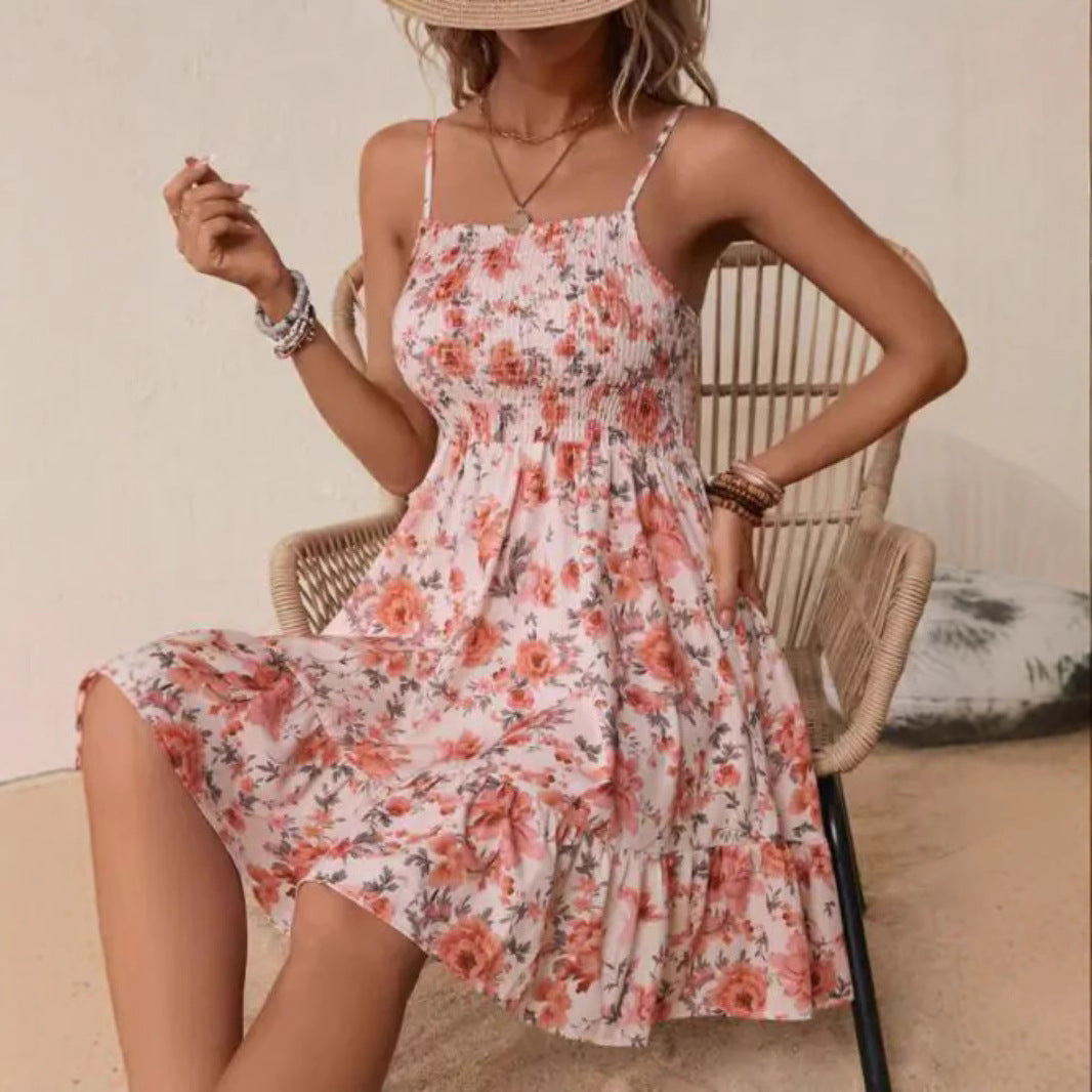 Geblümtes Damenkleid mit gesmoktem Oberteil und gerafftem Rock, Größe