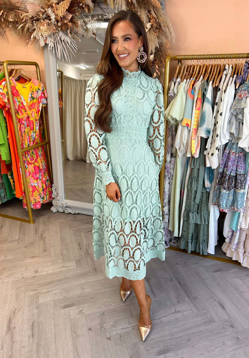 Valenzora | Lace Puff Sleeve Fitted Dress