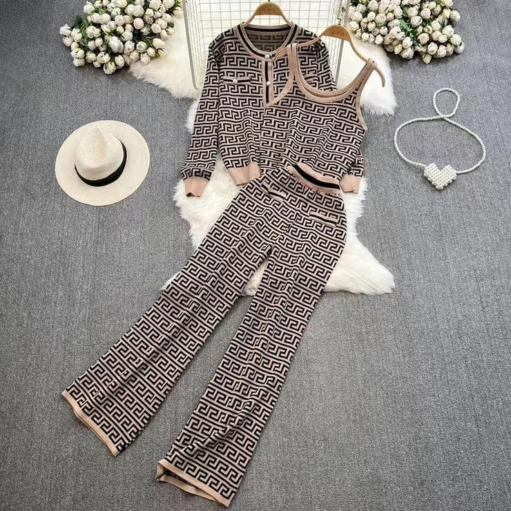 Valenzora | Coffee-colored three-piece set with round neckline
