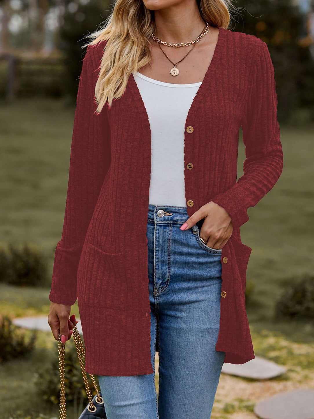 Damenstrickjacke mit elegantem Rippenmuster und praktischen Taschen, Größe