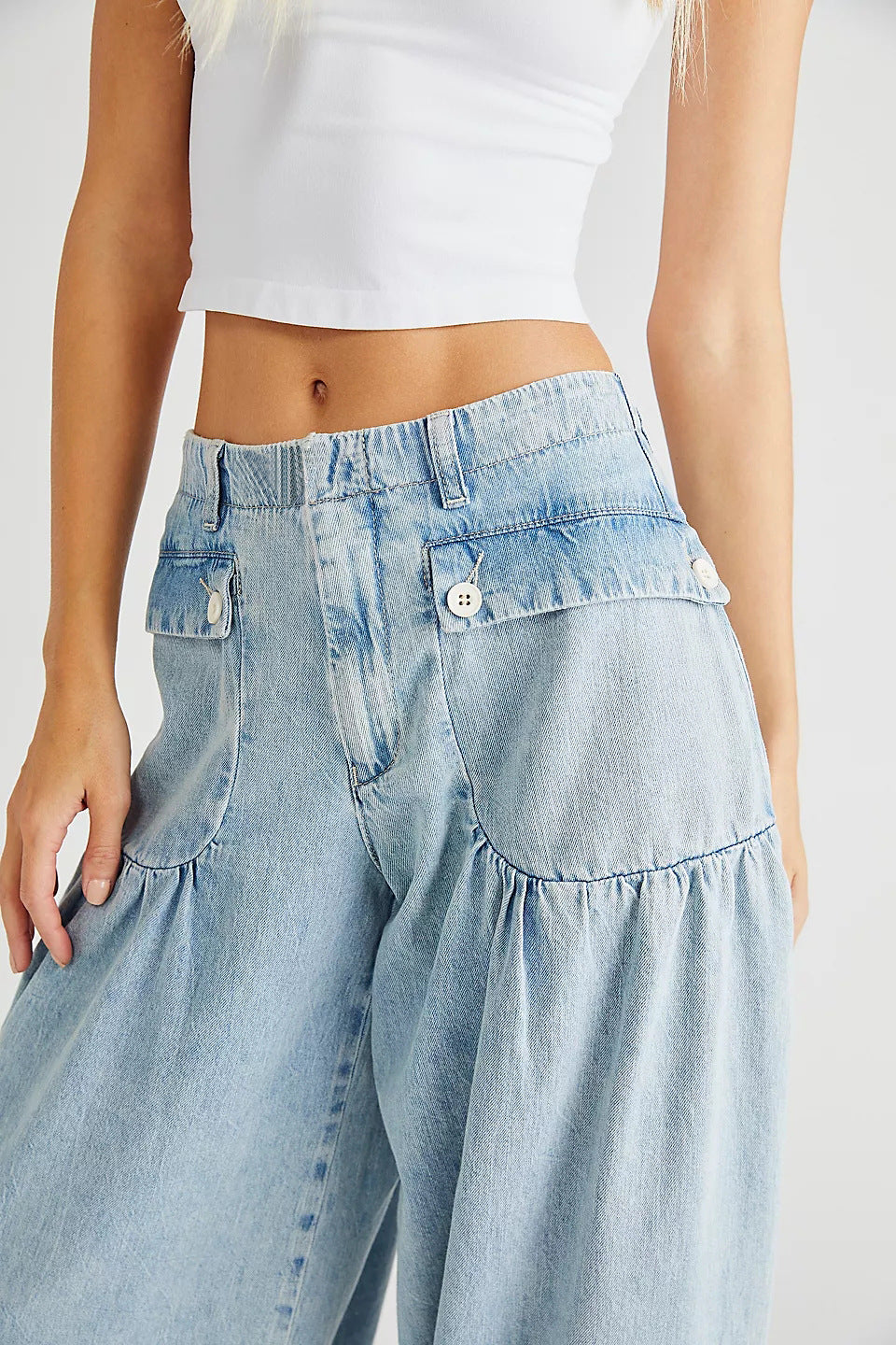 Valenzora | Pockets, lacing, balloon jeans