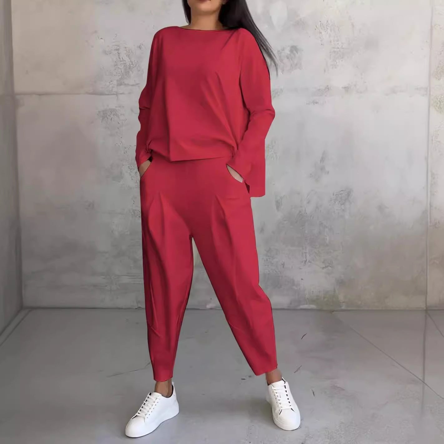 Women's casual two-piece suit with a wide cut and pockets