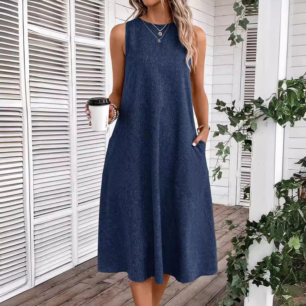 Women's casual midi dress with a deep neckline and practical pockets, size S