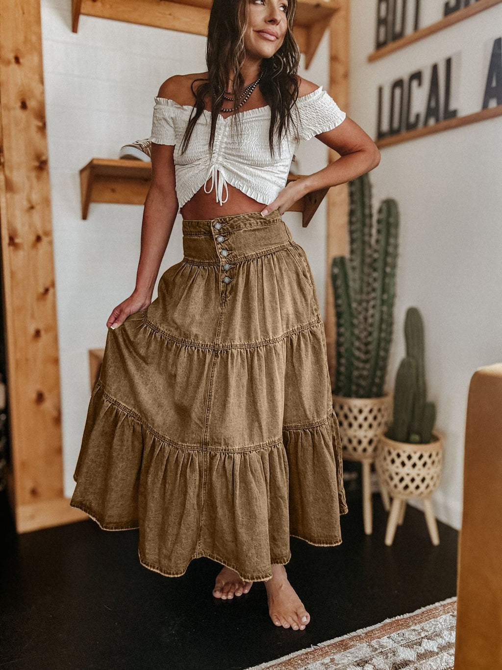 Women's cotton skirt with voluminous tiered design and fashionable button detail, size S