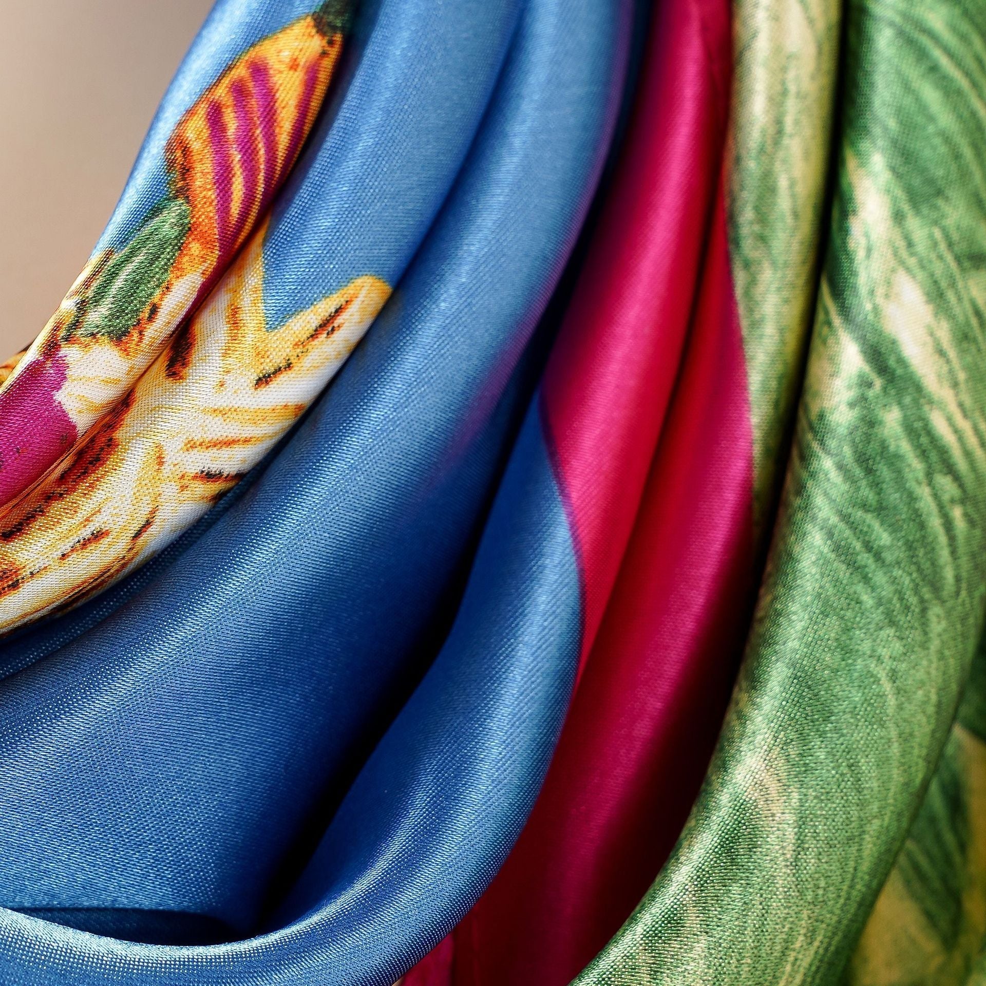 Women's silk scarf with artistic floral design and luxurious sheen, size Valenzora
