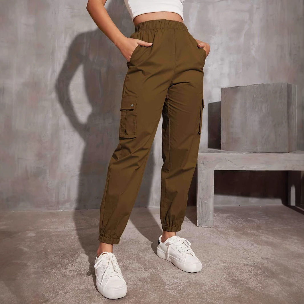 Women's cargo trousers with ergonomic cut and practical pockets, size S