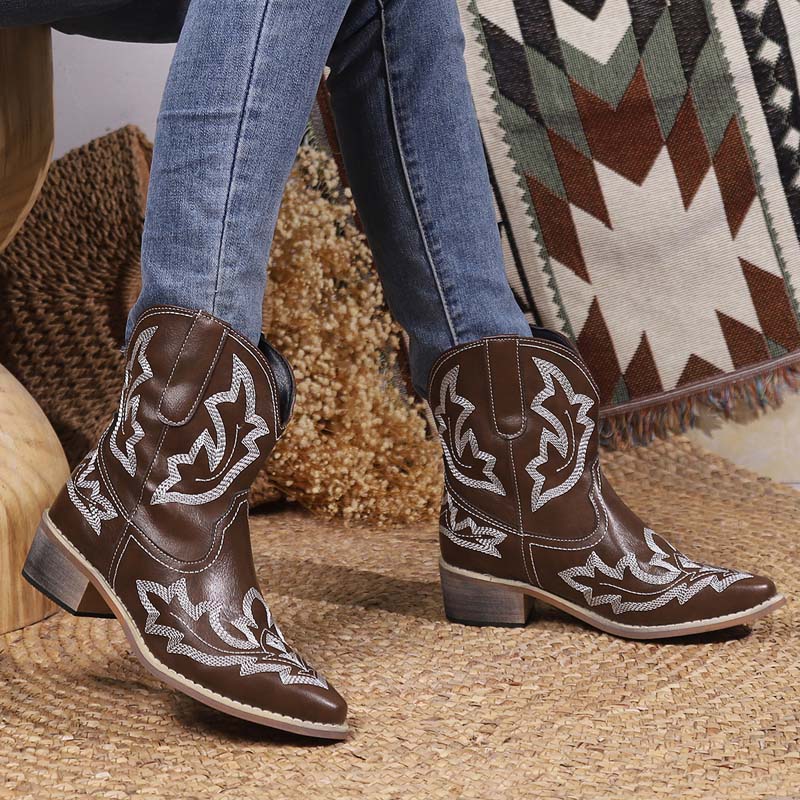 Valenzora | Vintage Embroidered Boots