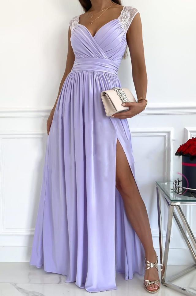 Glamouröses, gerüschtes Abendkleid mit V-Ausschnitt & Schlitz