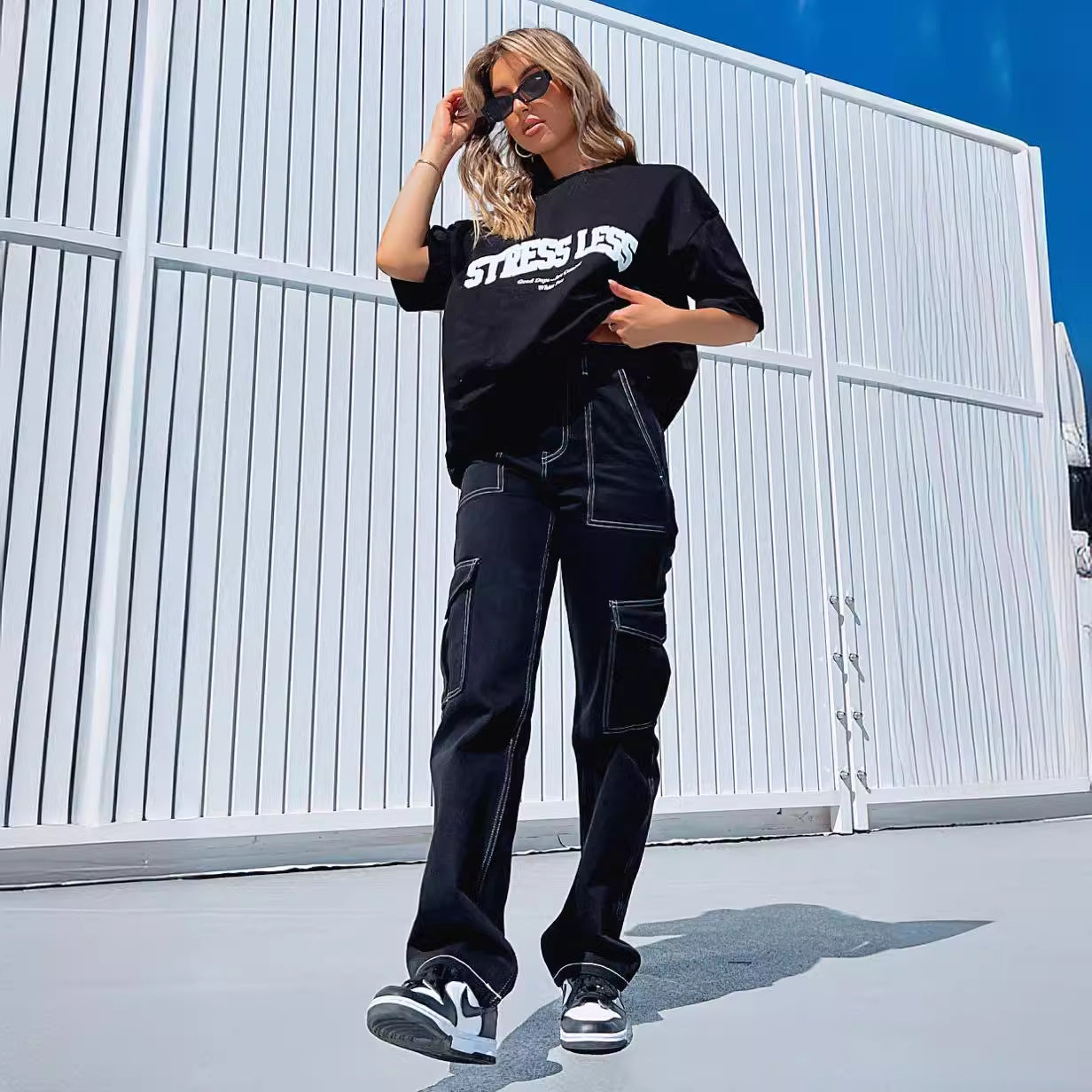 Women's cargo trousers with elasticated waistband and practical pockets, size S