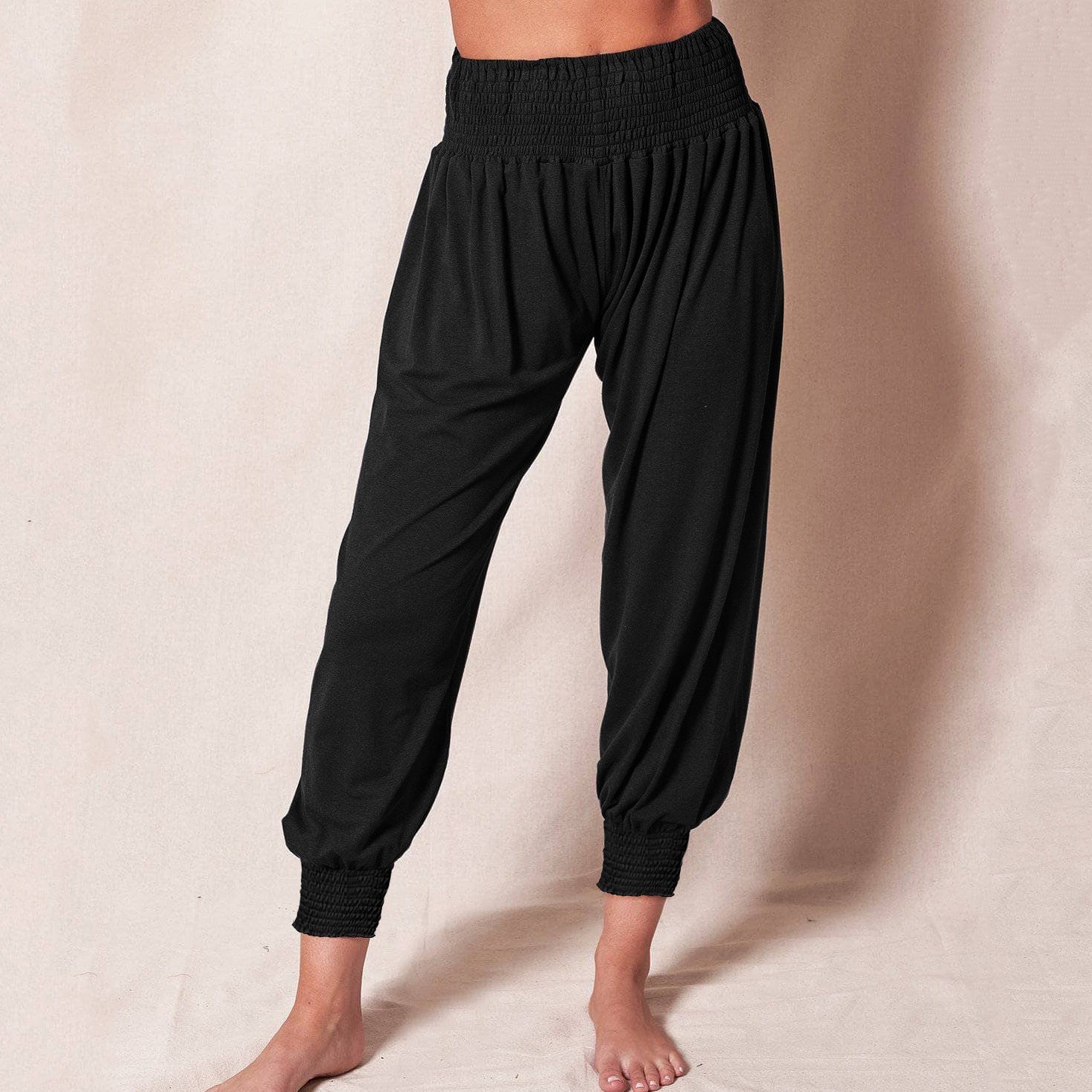 Women's airy leisure trousers with elasticated waistband and narrow leg opening, size