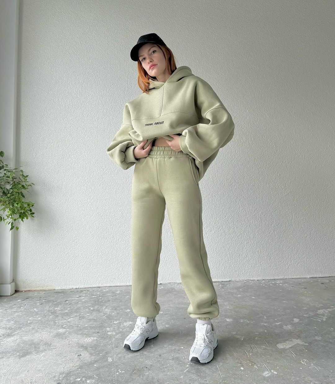 Women's comfortable hoodie with a relaxed fit and practical kangaroo pockets, size S