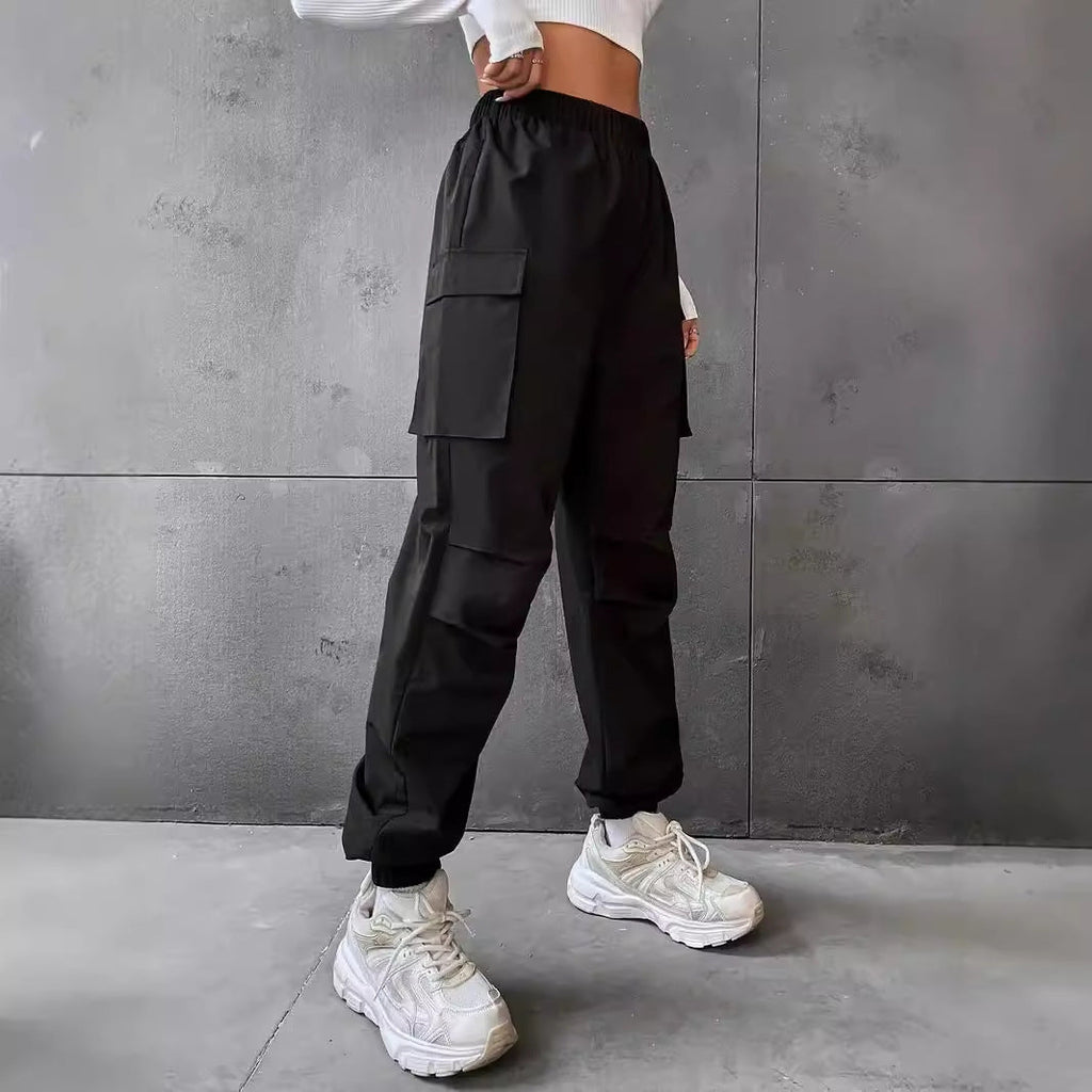 Women's cargo trousers with elasticated waistband and practical pockets, size S