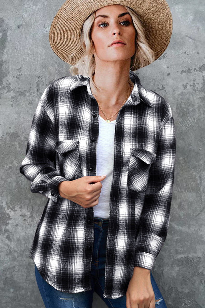 Women's checked shirt jacket made of soft flannel with practical pockets, size S