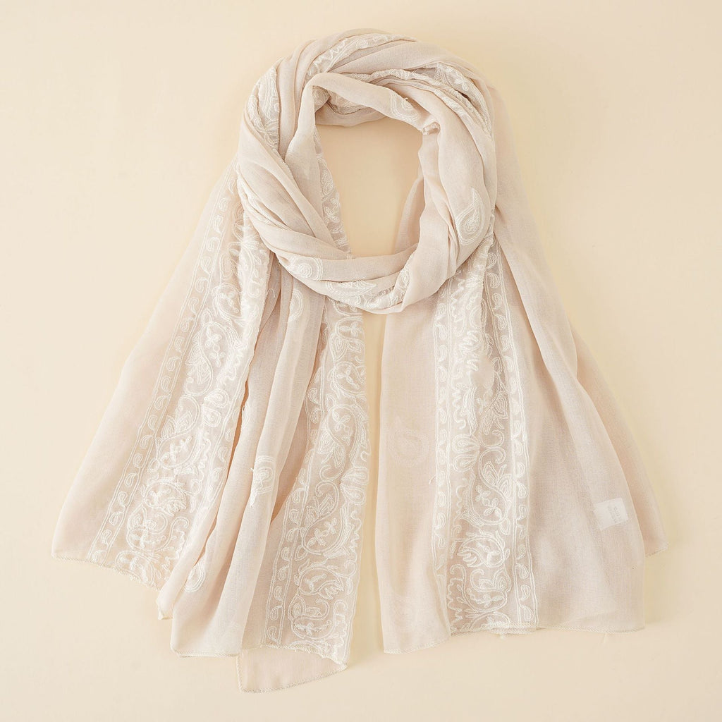 Women's elegant scarf made of high-quality chiffon with delicate embroidery, size [size missing]