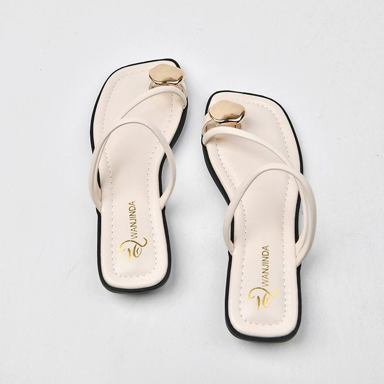Elegante und modische Damen-Riemchensandalen mit einzigartigen Metallakzenten, Größe Valenzora