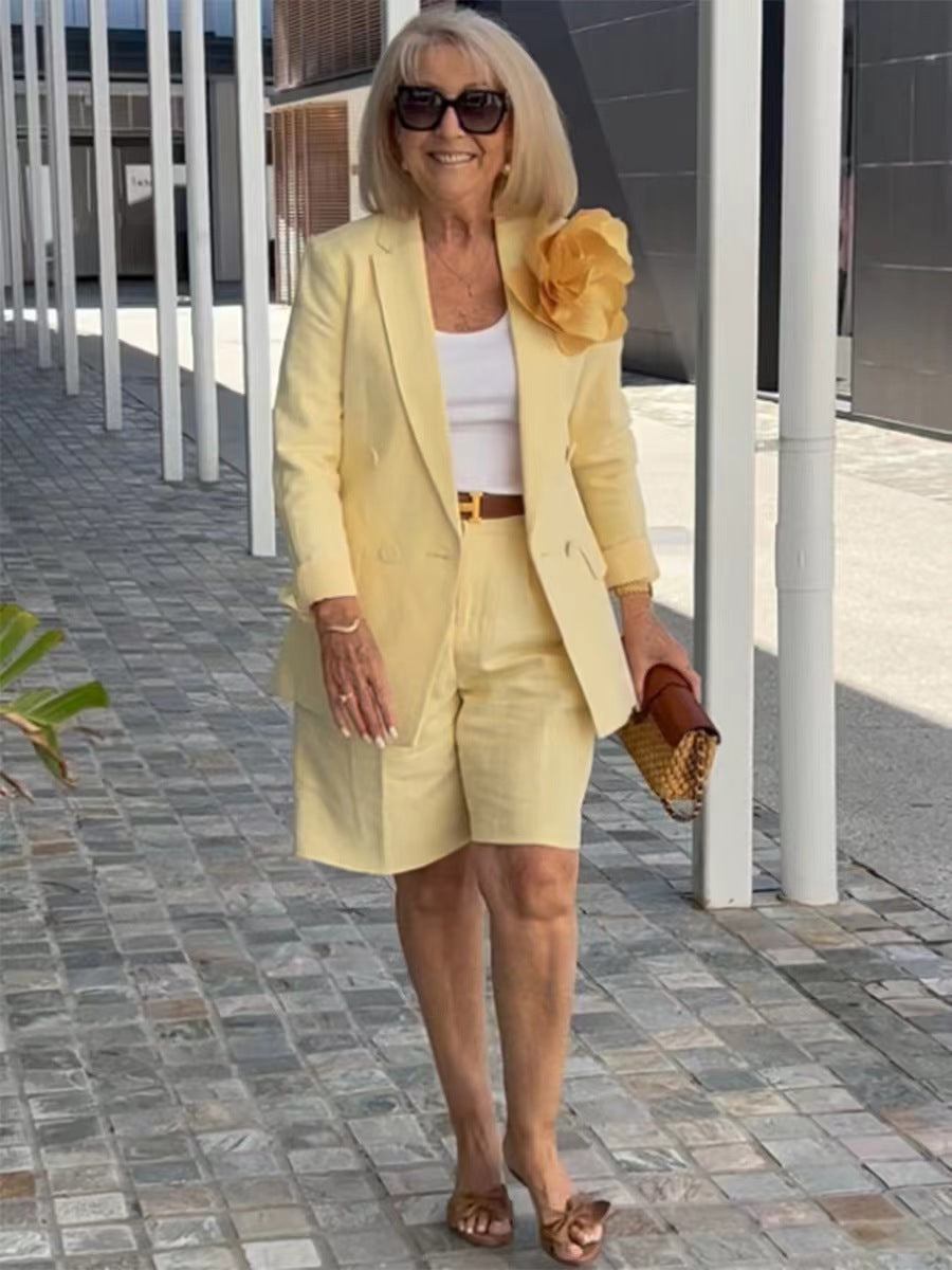 Women's elegant blazer and shorts ensemble with fashionable button detail and high-quality material, size S