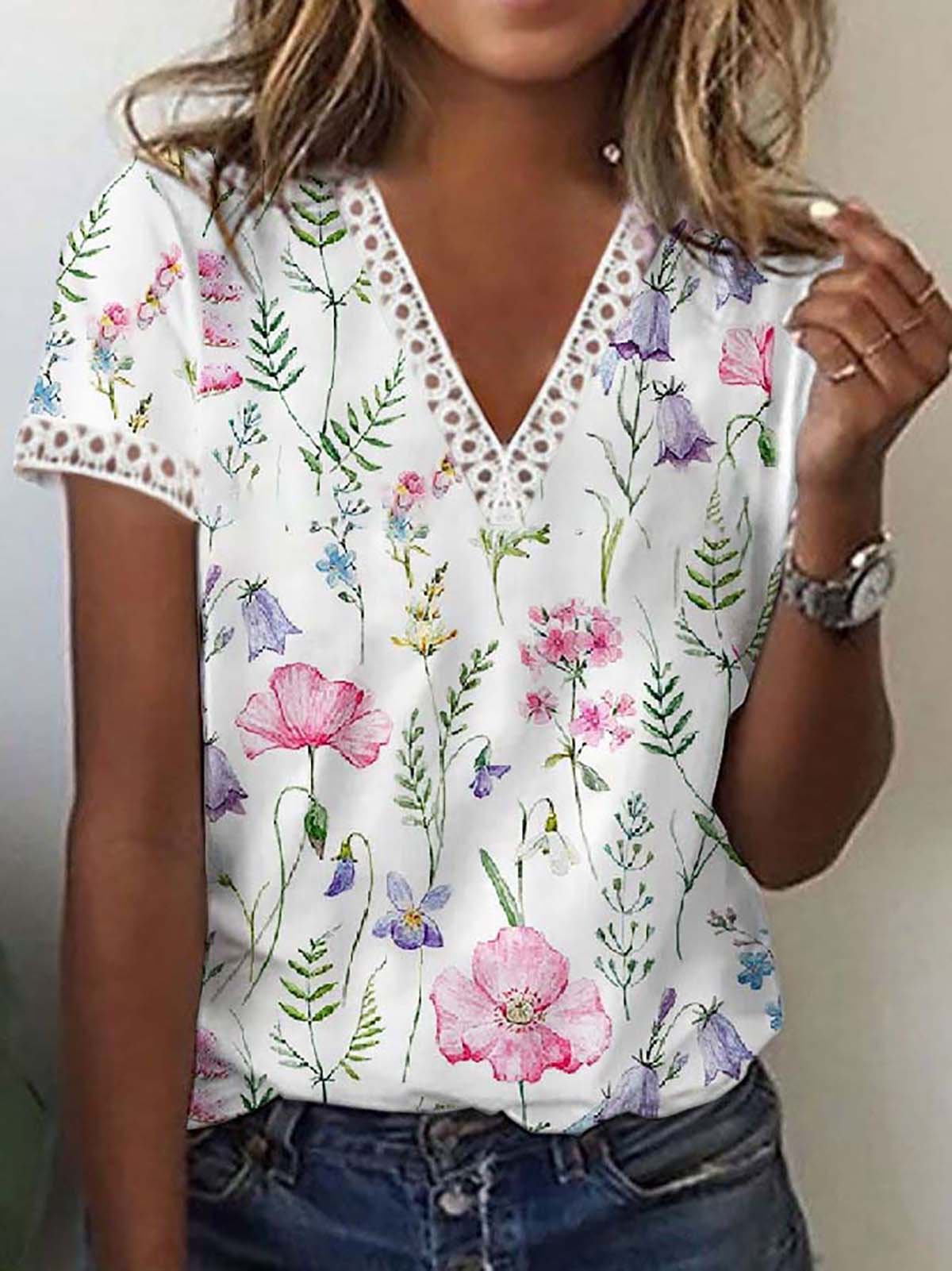 Valenzora | Elegantes bedrucktes Damen T-Shirt mit V-Ausschnitt und kurzen Ärmeln
