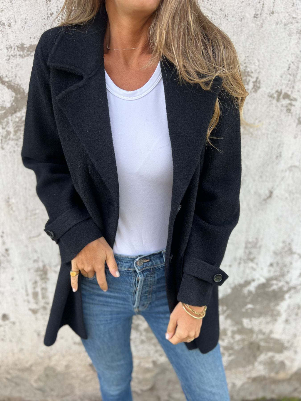 Women's oversized wool coat with fashionable lapels and practical pockets, size S