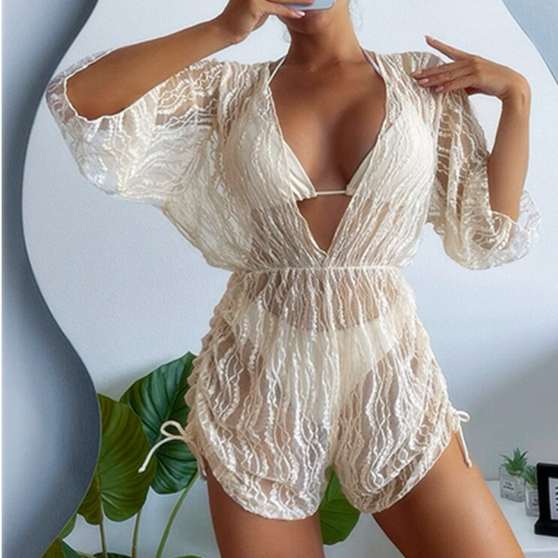 Women's beach throw with elegant lace pattern and tailored details, size