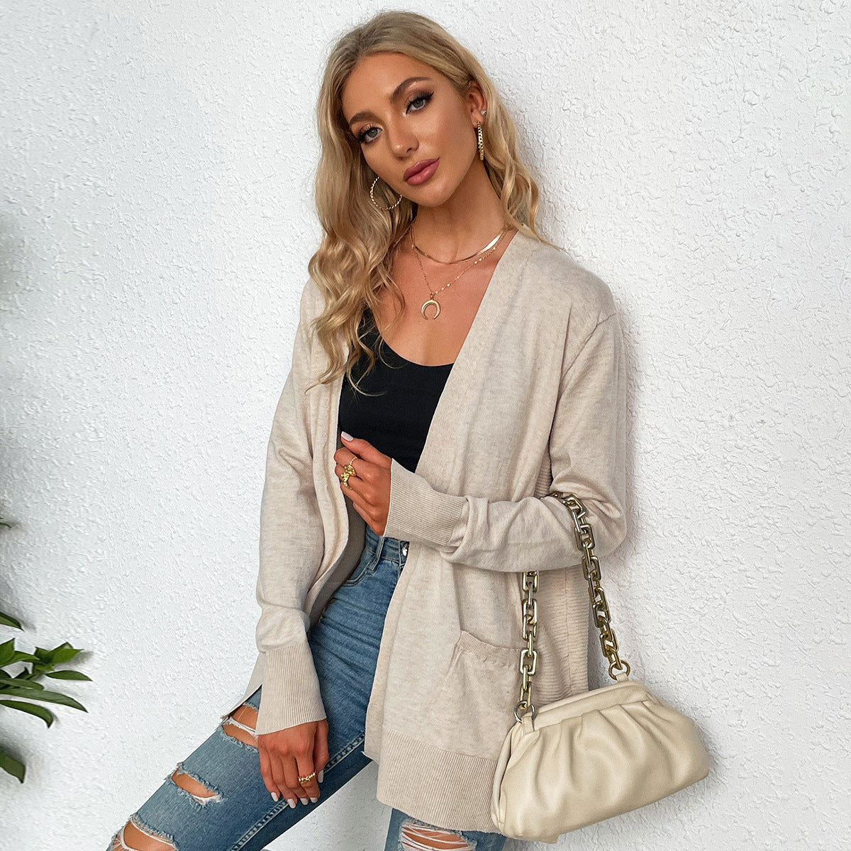 Damen Strickjacke mit tiefem V-Ausschnitt und praktischen Taschen, Größe S