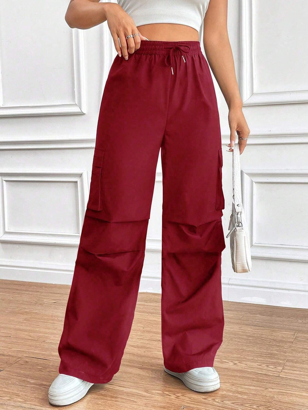 Women's cargo trousers with a modern cut and practical pockets, size S