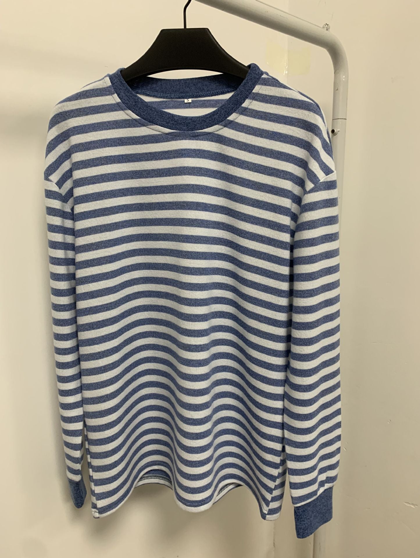 Women's comfortable long-sleeved shirt with striped design and round neckline, size
