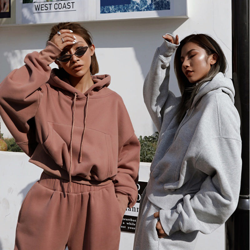 Women's hoodie and jogging pants set with a relaxed fit and elastic waistband, size [size missing]