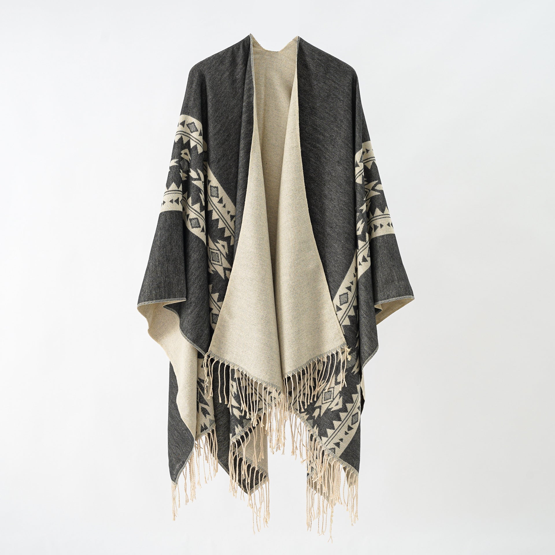 Eleganter Damen-Strickponcho mit künstlerischen Fransen und floralen Akzenten Valenzora