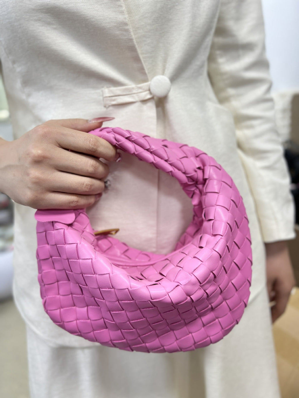 Valenzora | Casual and Relaxed Bag Design
