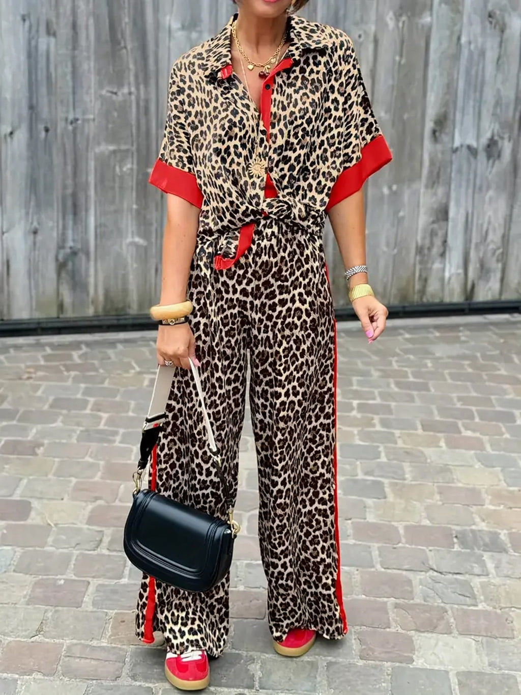 Women's elegant and comfortable linen jumpsuit with leopard print and contrast stripes, size S