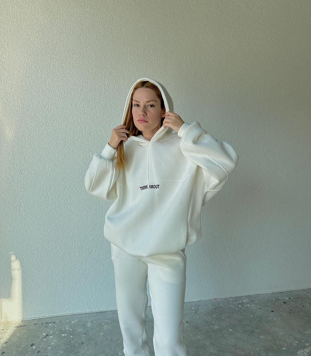 Women's comfortable hoodie with a relaxed fit and practical kangaroo pockets, size S