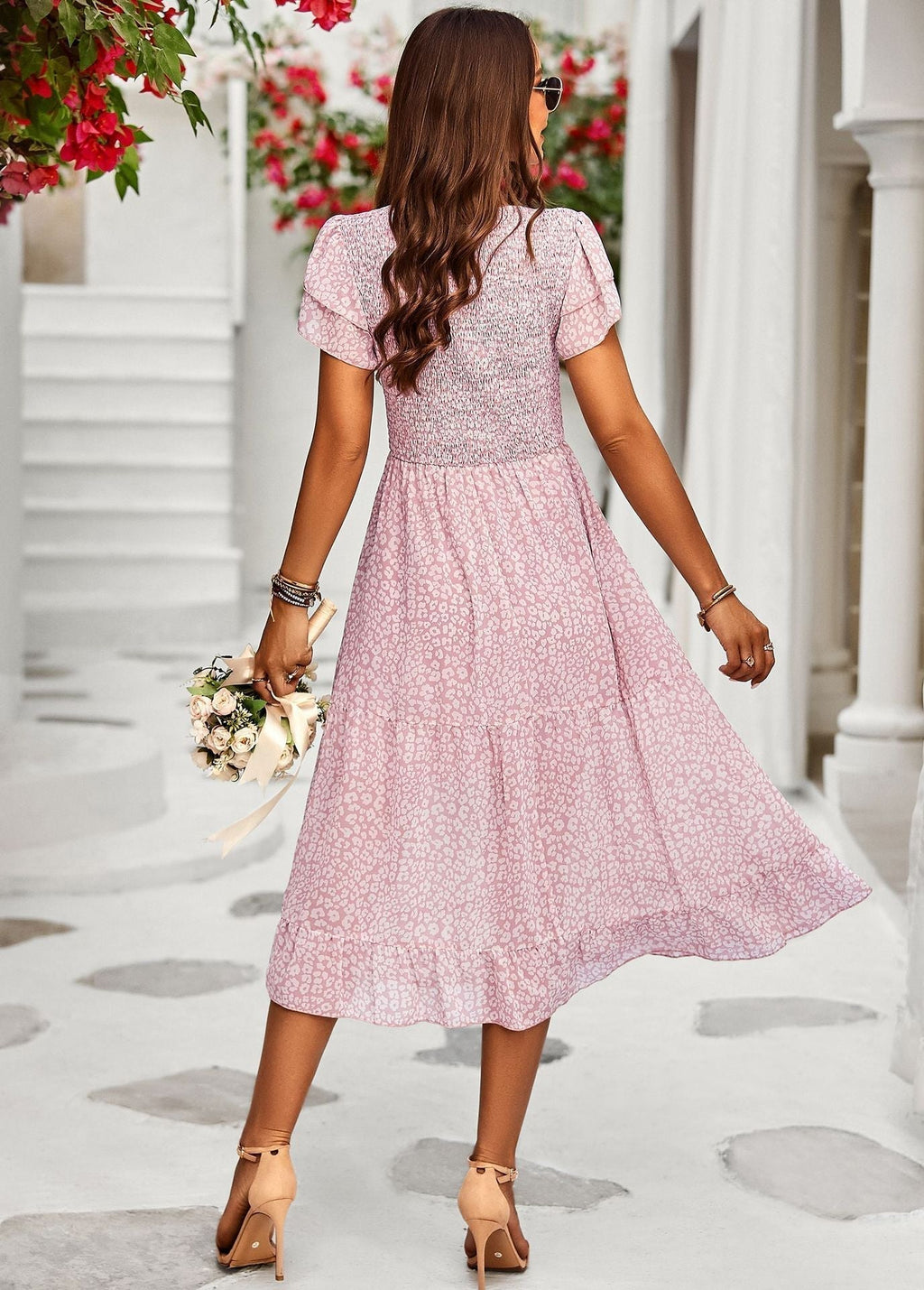Valenzora | V-neck short-sleeved flared midi dress