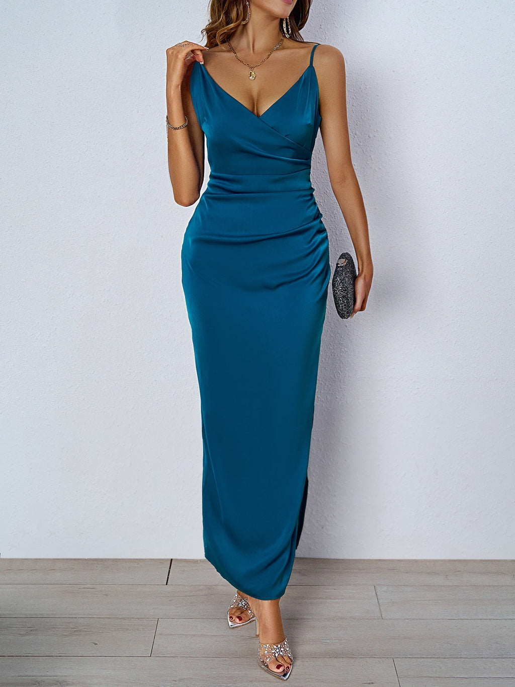 Figurbetontes Damen-Abendkleid mit V-Ausschnitt und eleganter Drapierung, Größe S