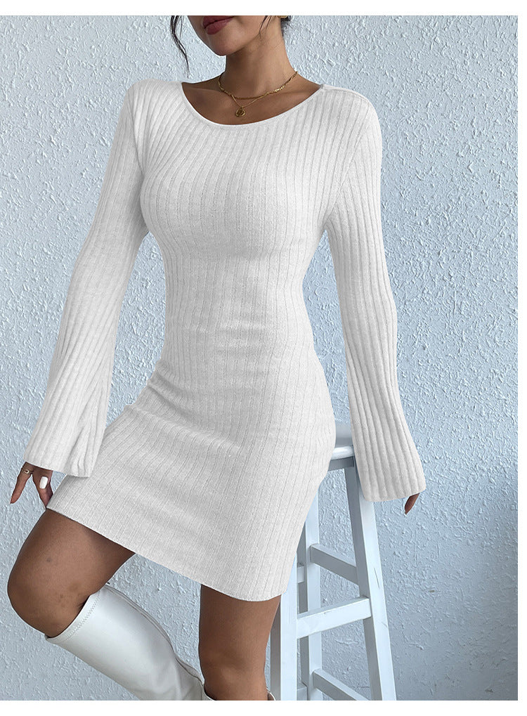 Valenzora | Long-sleeved trumpet sleeve open back knit dress