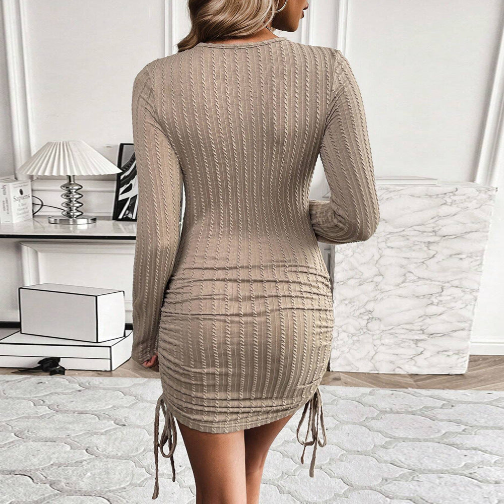 Enganliegendes Damen-Minikleid mit Knopfdetails und asymmetrischem Saum, Größe [size]