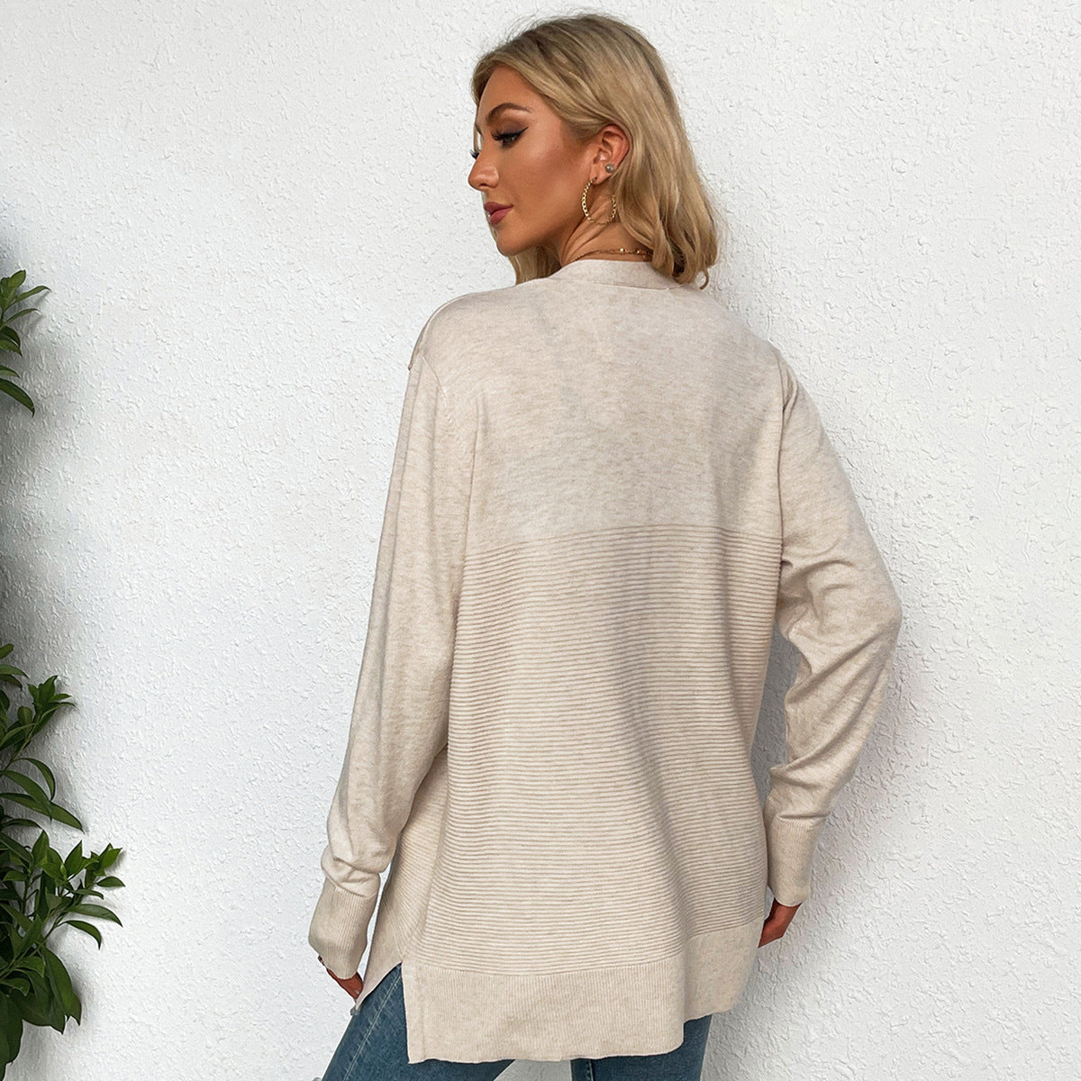 Damen Strickjacke mit tiefem V-Ausschnitt und praktischen Taschen, Größe S