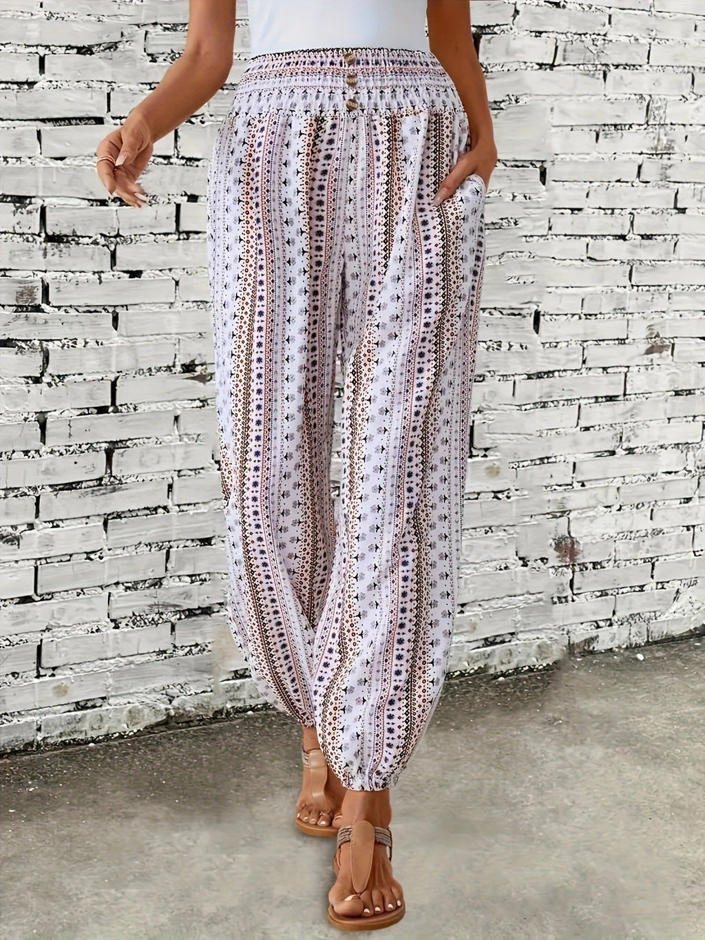 Women's wide-leg leisure trousers with elasticated waistband and button-decorated waist, size