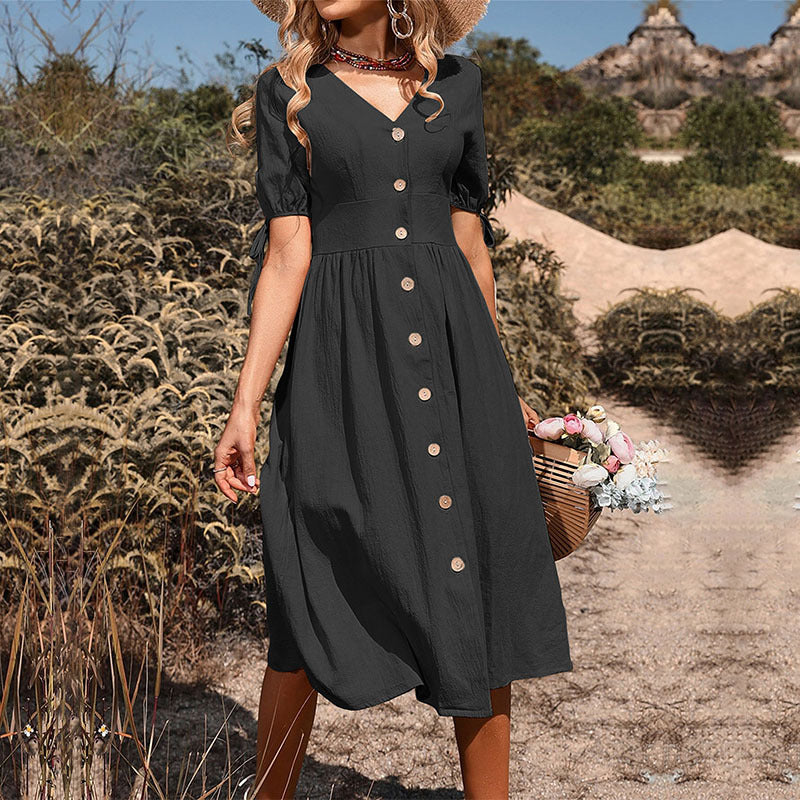 Damen-Midikleid mit tailliertem Schnitt und modernen Knopfdetails, Größe [size]