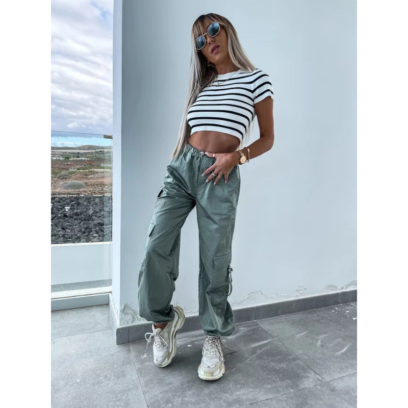 Women's cargo trousers in a relaxed fit with practical pockets, size Valenzora