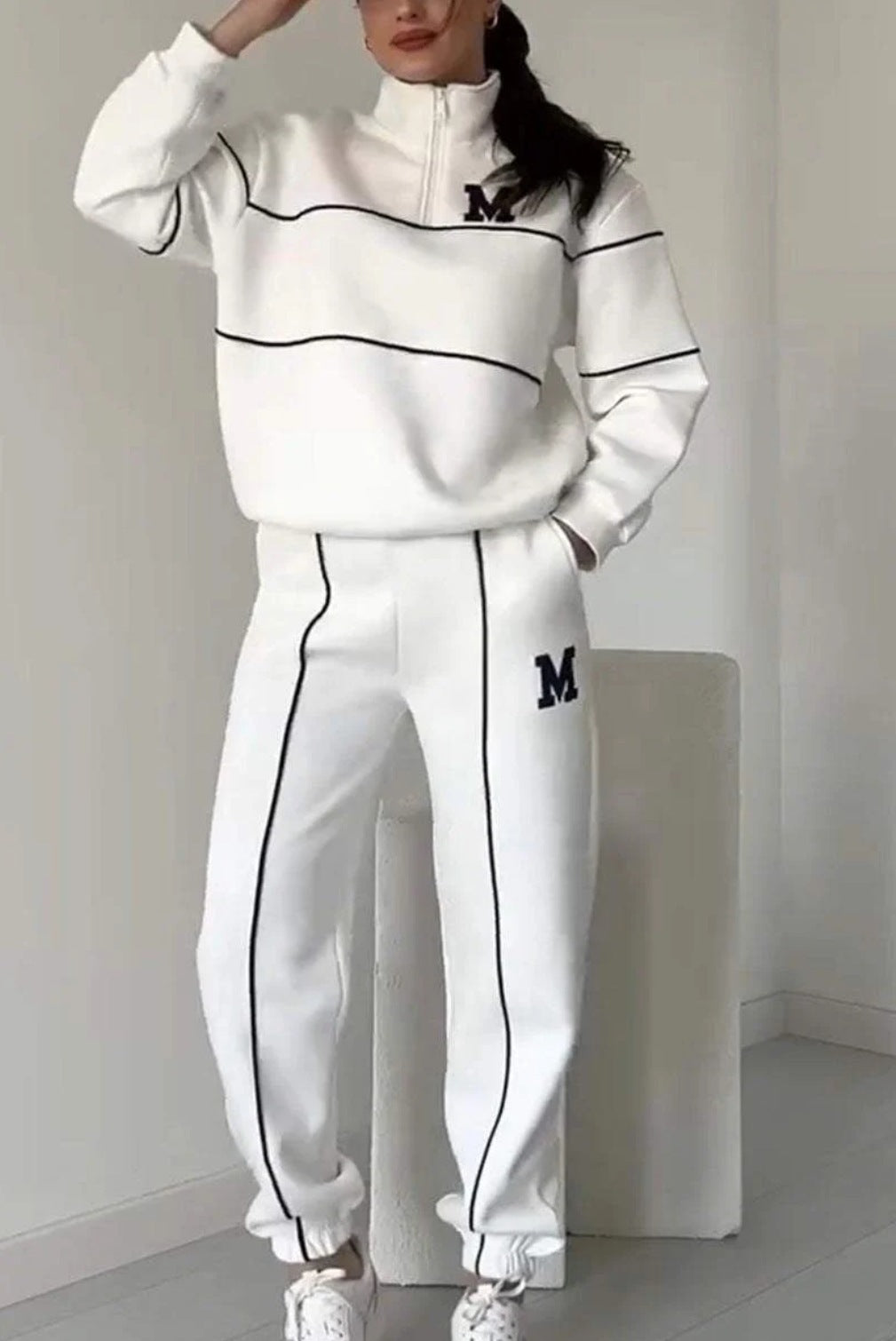 Women's sporty fleece suit set with stand-up collar and practical pockets, size S