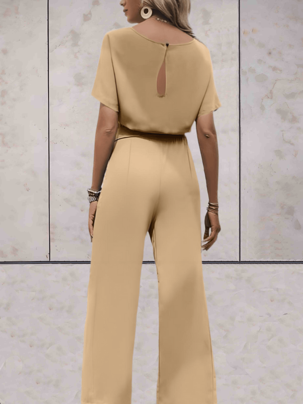 Valenzora - Jumpsuit with belt and short sleeves