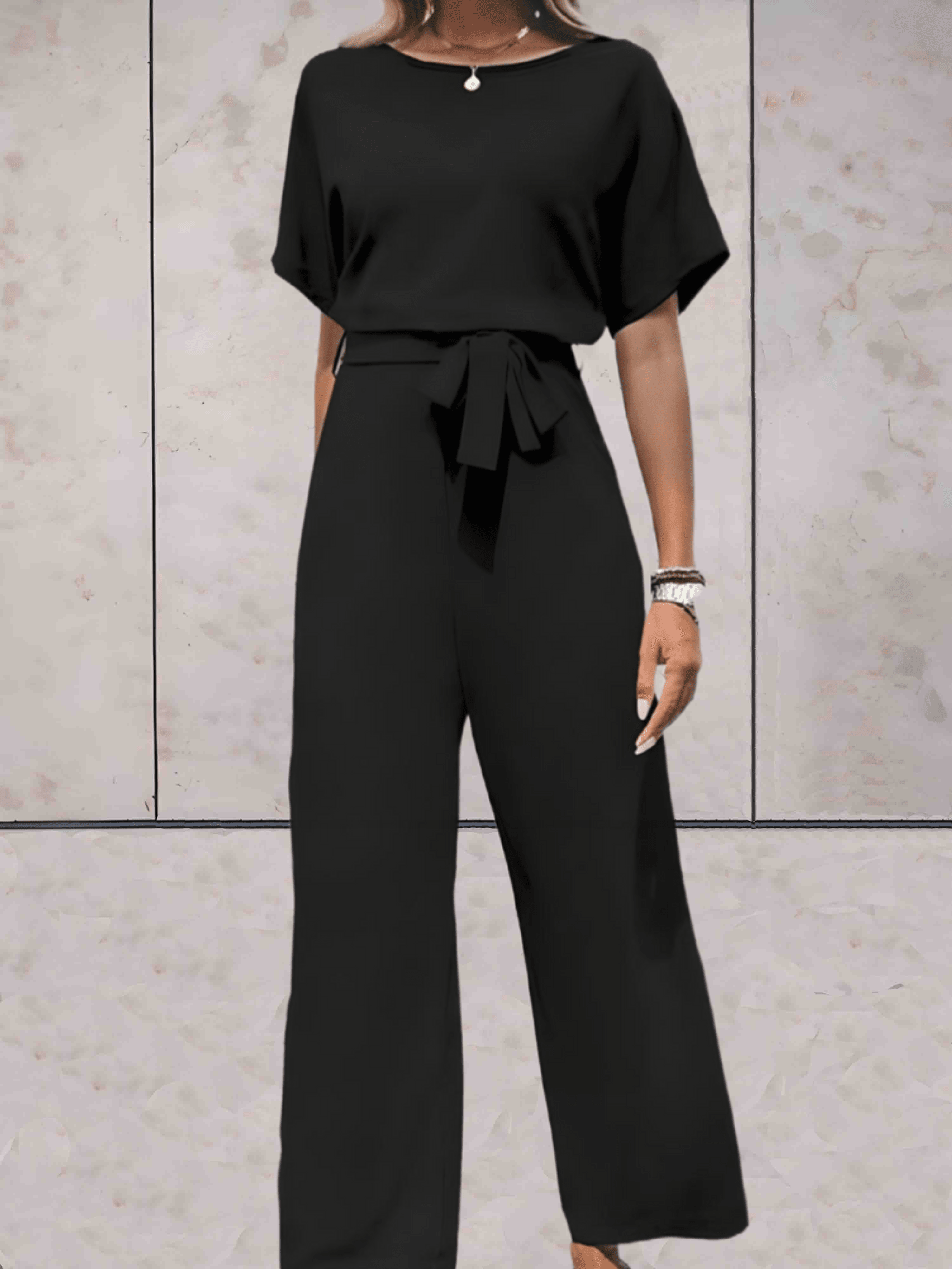 Valenzora - Jumpsuit with belt and short sleeves