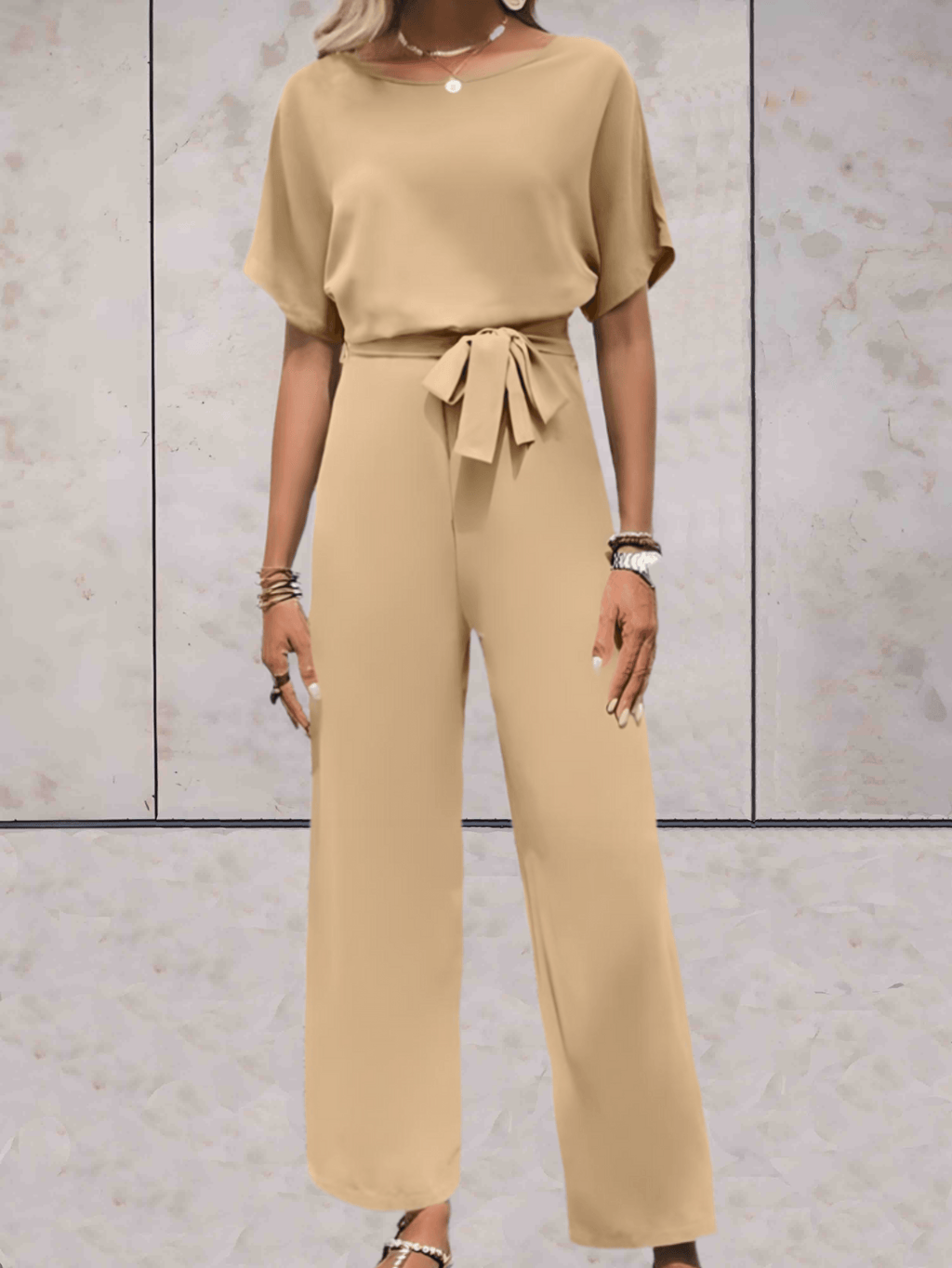 Valenzora - Jumpsuit with belt and short sleeves